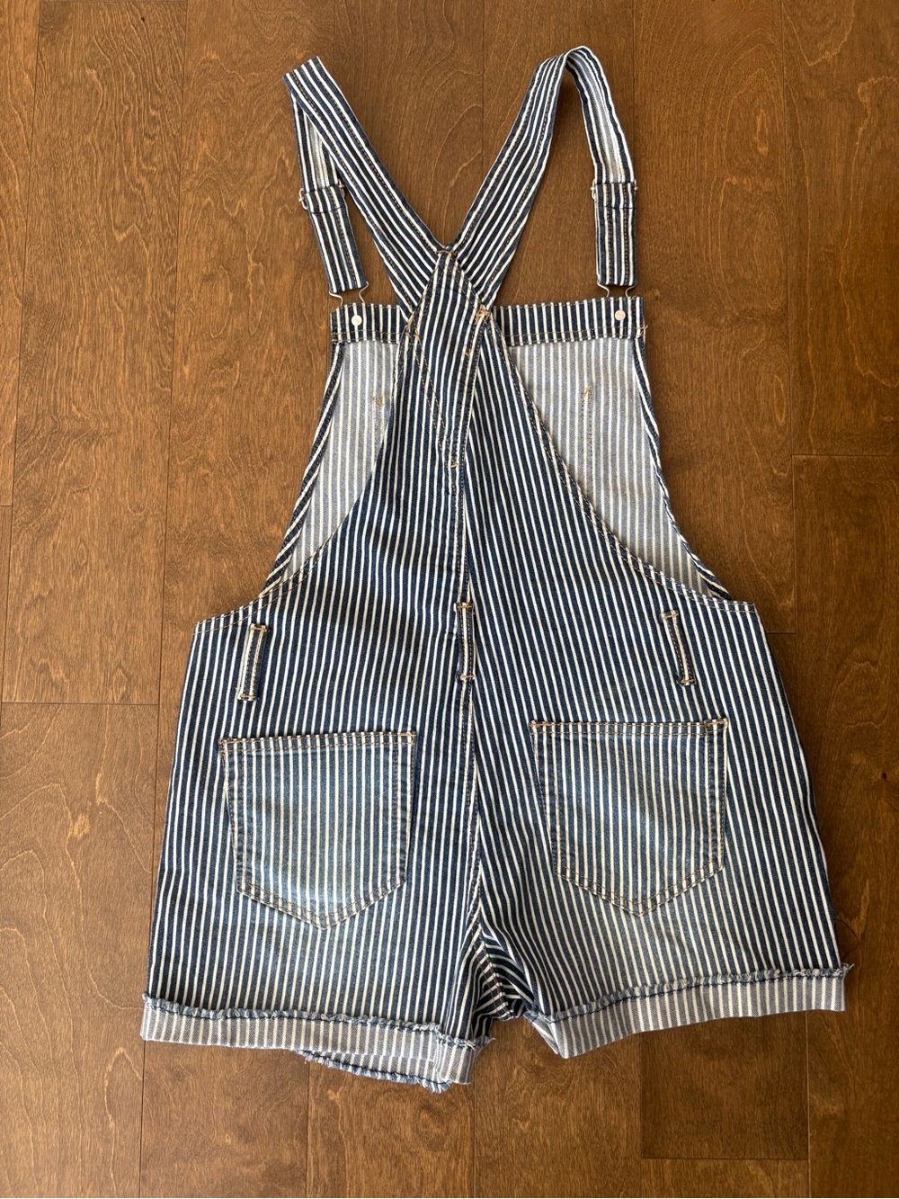 NWOT Women’s Denim Short Overalls - Blue & White Stripe (Sz L) - Picture 2 of 3